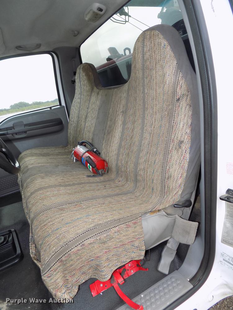 image for item DB8620 2003 Ford F550 Super Duty service truck with crane