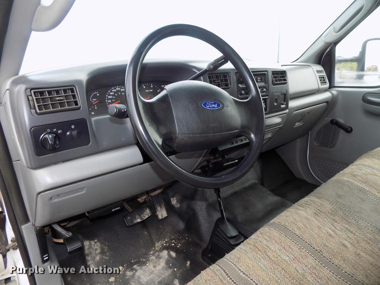 image for item DB8620 2003 Ford F550 Super Duty service truck with crane