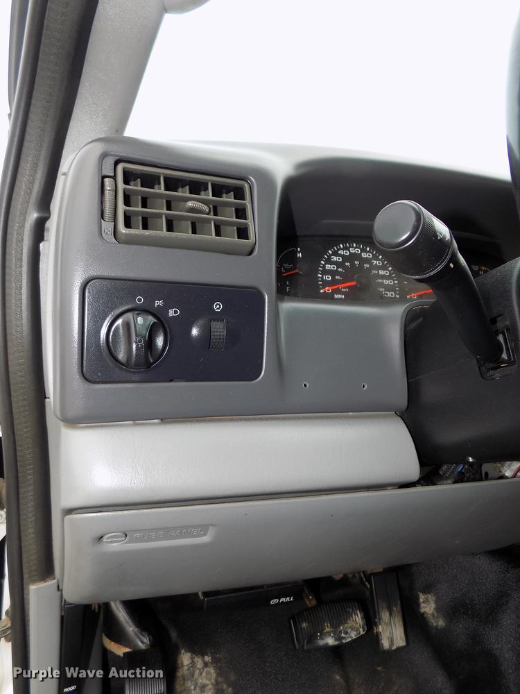 image for item DB8620 2003 Ford F550 Super Duty service truck with crane