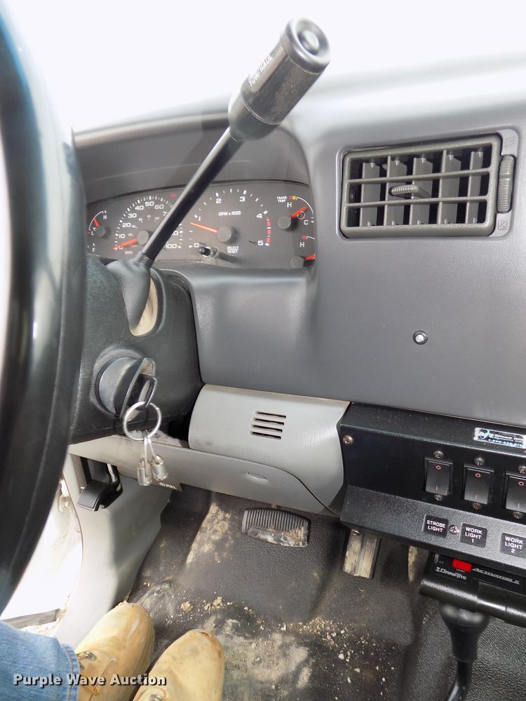 image for item DB8620 2003 Ford F550 Super Duty service truck with crane