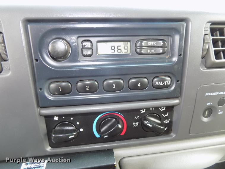 image for item DB8620 2003 Ford F550 Super Duty service truck with crane