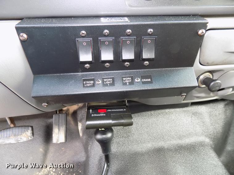 image for item DB8620 2003 Ford F550 Super Duty service truck with crane