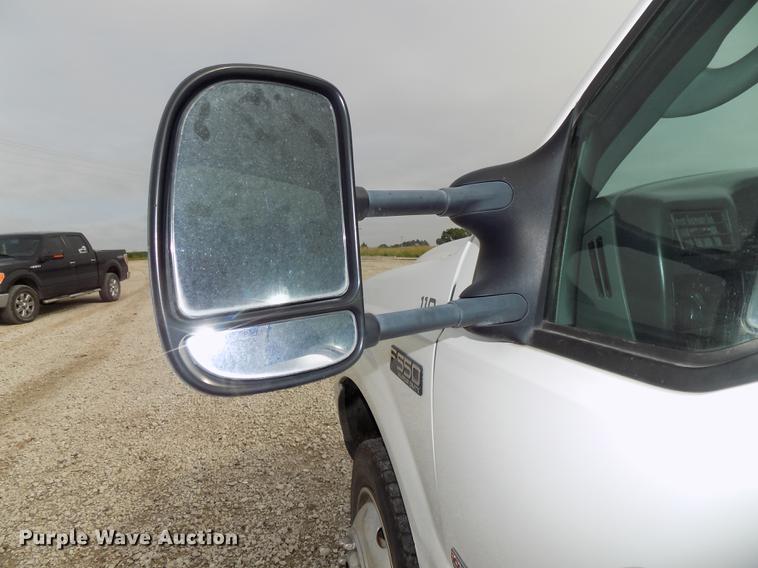 image for item DB8620 2003 Ford F550 Super Duty service truck with crane