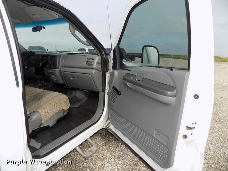 image for item DB8620 2003 Ford F550 Super Duty service truck with crane