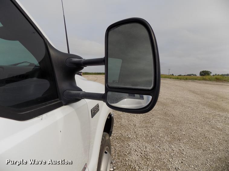 image for item DB8620 2003 Ford F550 Super Duty service truck with crane