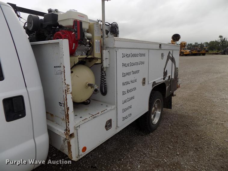 image for item DB8620 2003 Ford F550 Super Duty service truck with crane