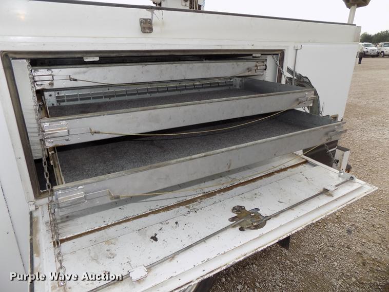 image for item DB8620 2003 Ford F550 Super Duty service truck with crane