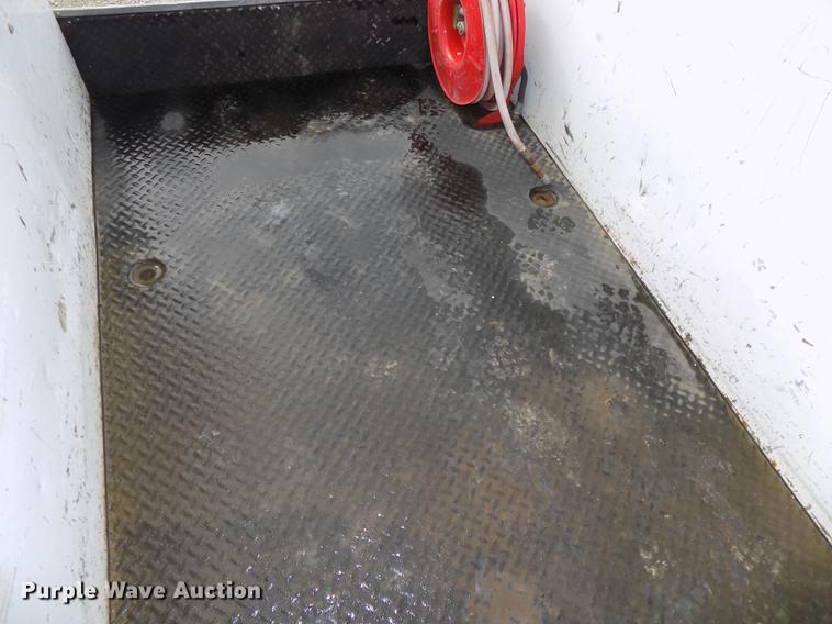 image for item DB8620 2003 Ford F550 Super Duty service truck with crane