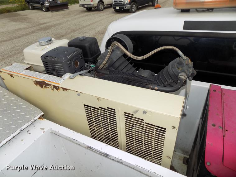 image for item DB8620 2003 Ford F550 Super Duty service truck with crane