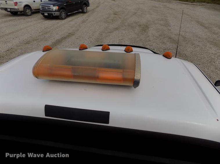 image for item DB8620 2003 Ford F550 Super Duty service truck with crane