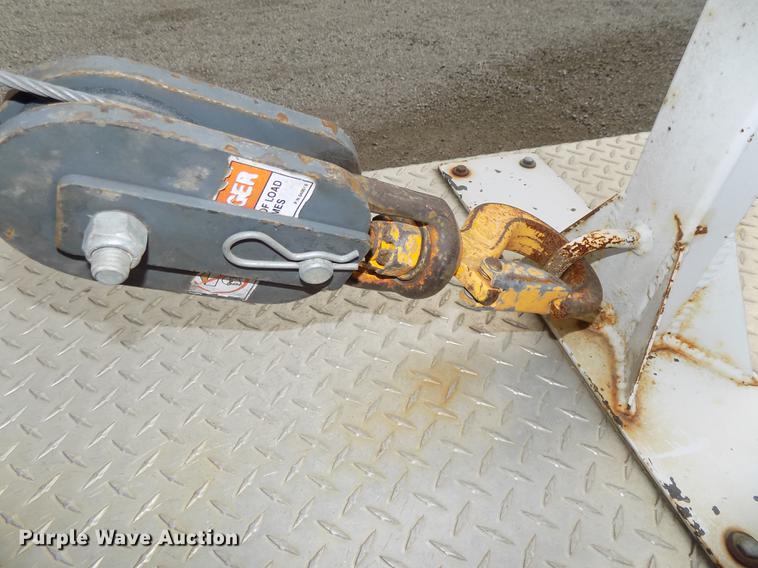 image for item DB8620 2003 Ford F550 Super Duty service truck with crane