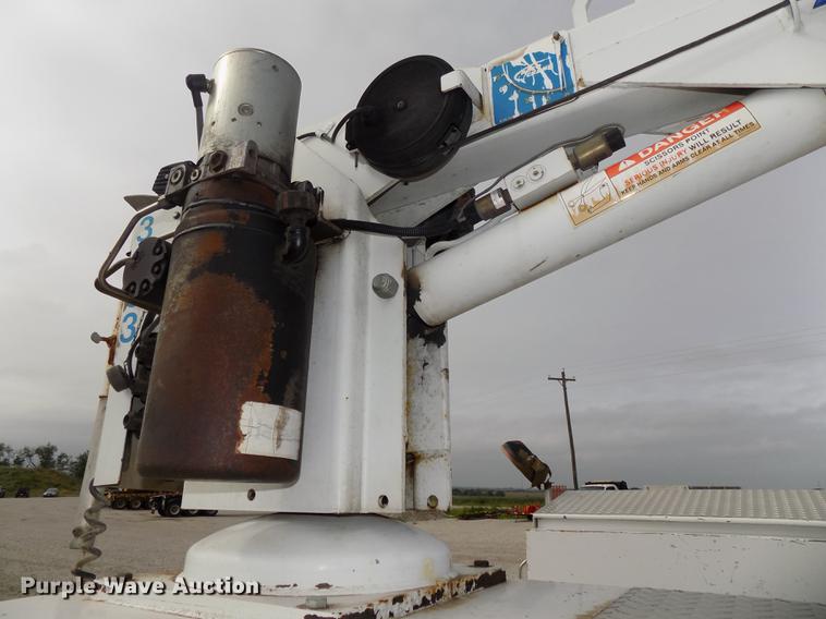 image for item DB8620 2003 Ford F550 Super Duty service truck with crane