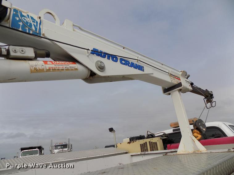image for item DB8620 2003 Ford F550 Super Duty service truck with crane