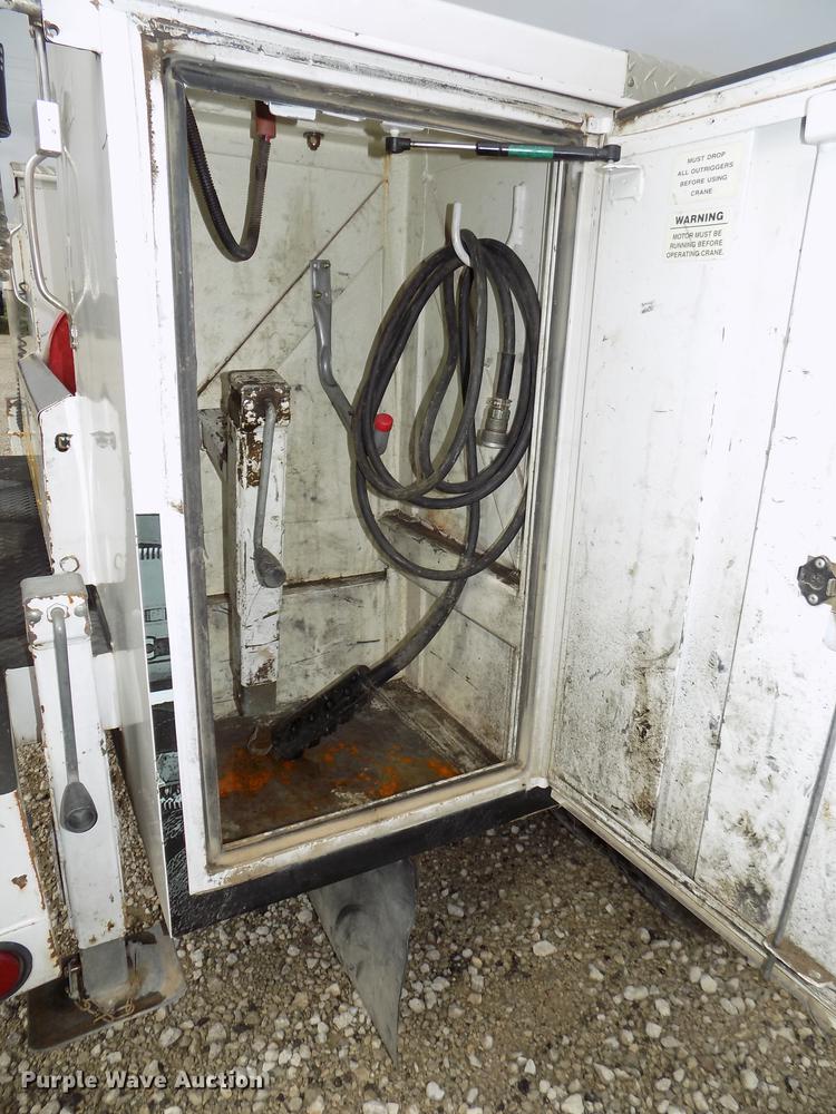 image for item DB8620 2003 Ford F550 Super Duty service truck with crane