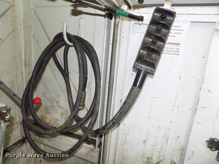 image for item DB8620 2003 Ford F550 Super Duty service truck with crane