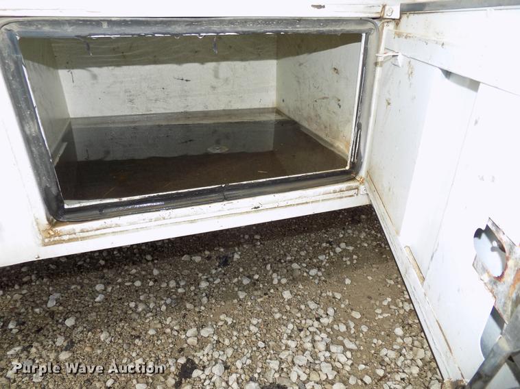 image for item DB8620 2003 Ford F550 Super Duty service truck with crane