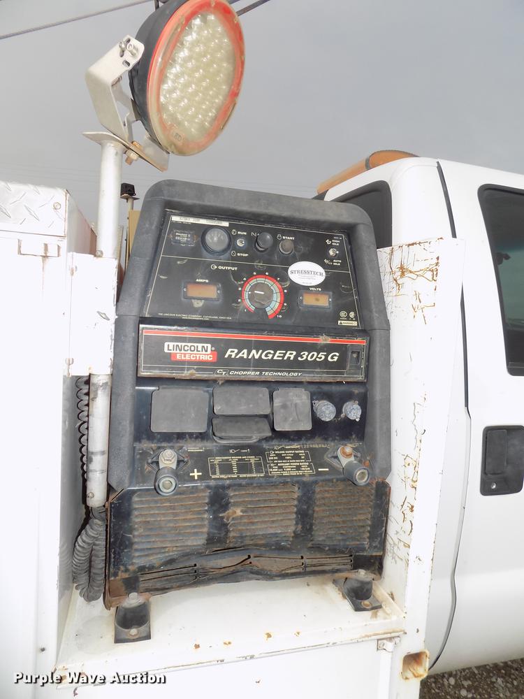 image for item DB8620 2003 Ford F550 Super Duty service truck with crane