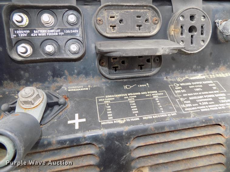 image for item DB8620 2003 Ford F550 Super Duty service truck with crane