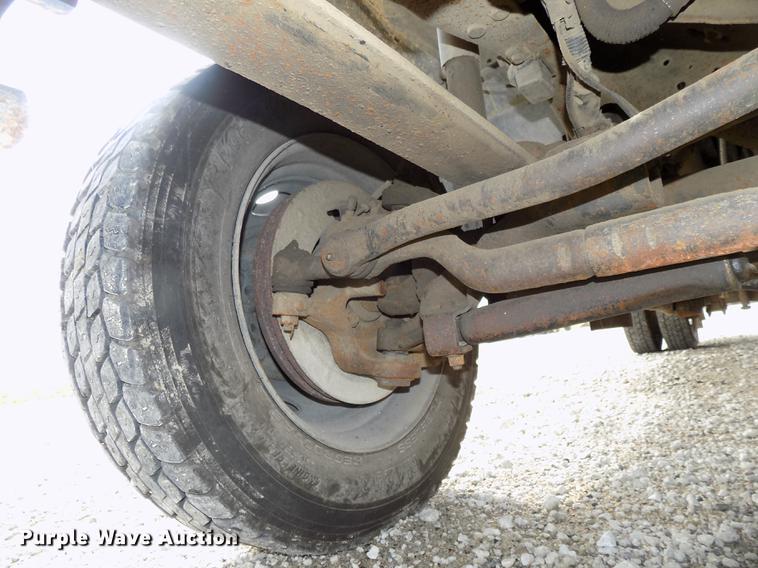 image for item DB8620 2003 Ford F550 Super Duty service truck with crane