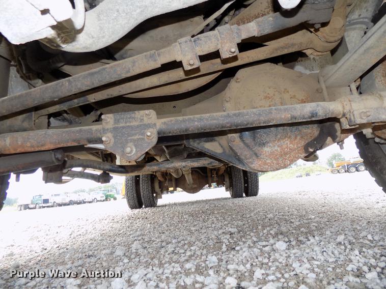 image for item DB8620 2003 Ford F550 Super Duty service truck with crane