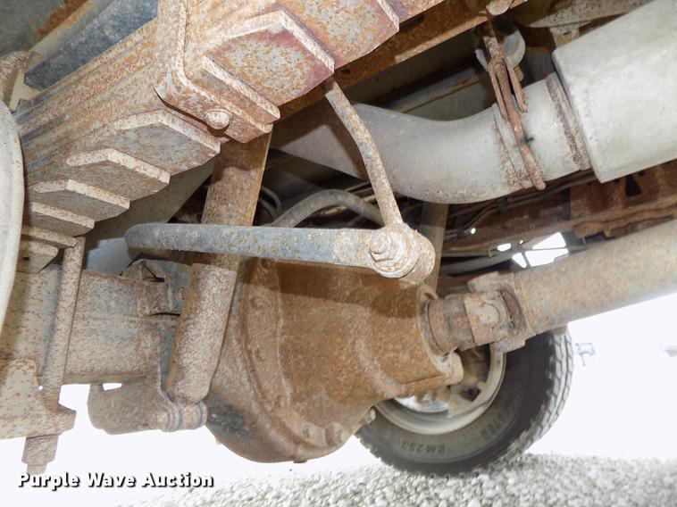 image for item DB8620 2003 Ford F550 Super Duty service truck with crane