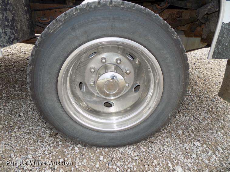 image for item DB8620 2003 Ford F550 Super Duty service truck with crane