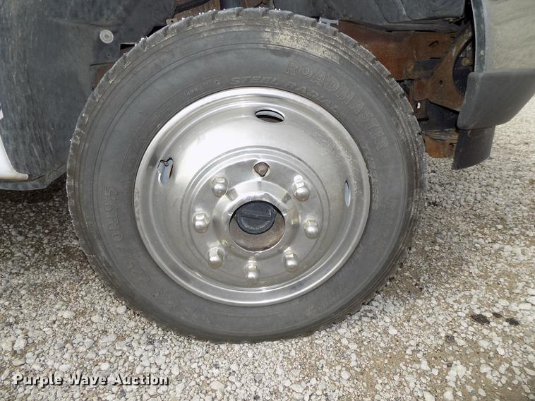 image for item DB8620 2003 Ford F550 Super Duty service truck with crane