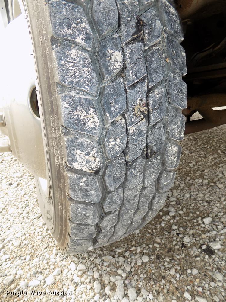 image for item DB8620 2003 Ford F550 Super Duty service truck with crane