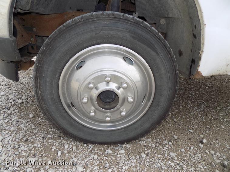 image for item DB8620 2003 Ford F550 Super Duty service truck with crane