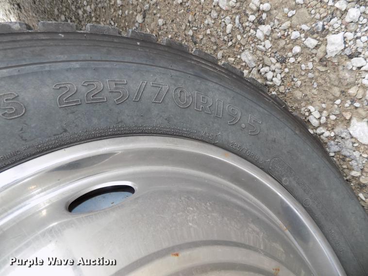 image for item DB8620 2003 Ford F550 Super Duty service truck with crane