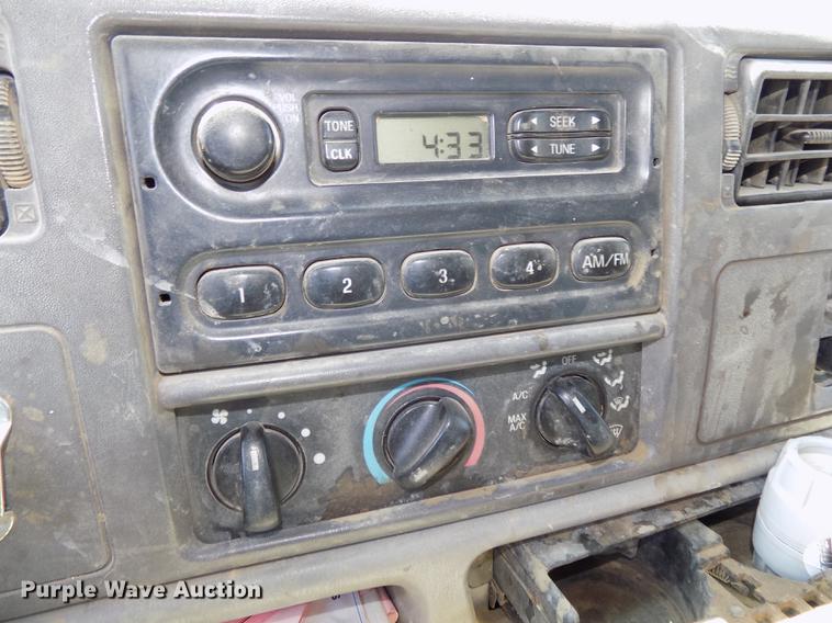 image for item DB8635 1999 Ford F450 Super Duty Crew Cab dump truck