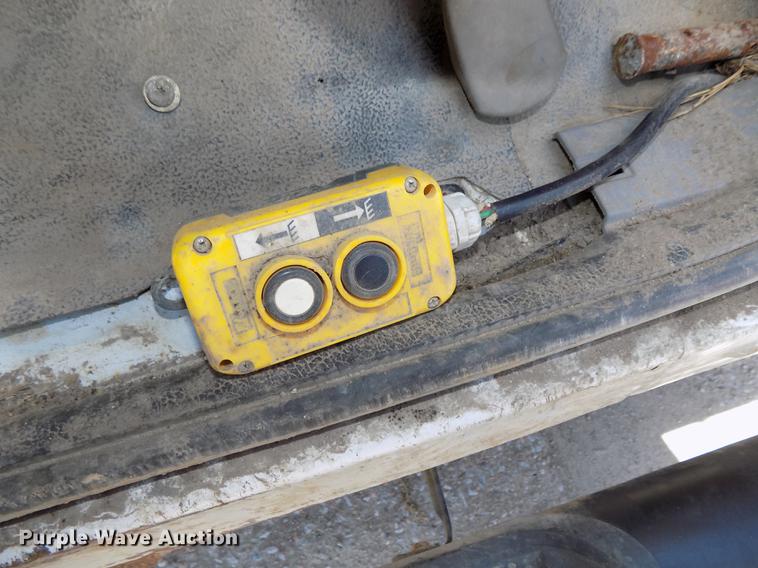 image for item DB8635 1999 Ford F450 Super Duty Crew Cab dump truck