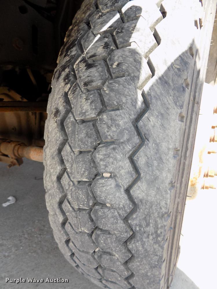 image for item DB8635 1999 Ford F450 Super Duty Crew Cab dump truck