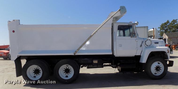 image for item DB8638 1991 Ford LT8000 dump truck