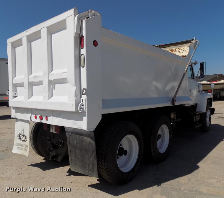 image for item DB8638 1991 Ford LT8000 dump truck