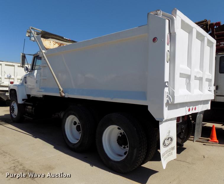 image for item DB8638 1991 Ford LT8000 dump truck