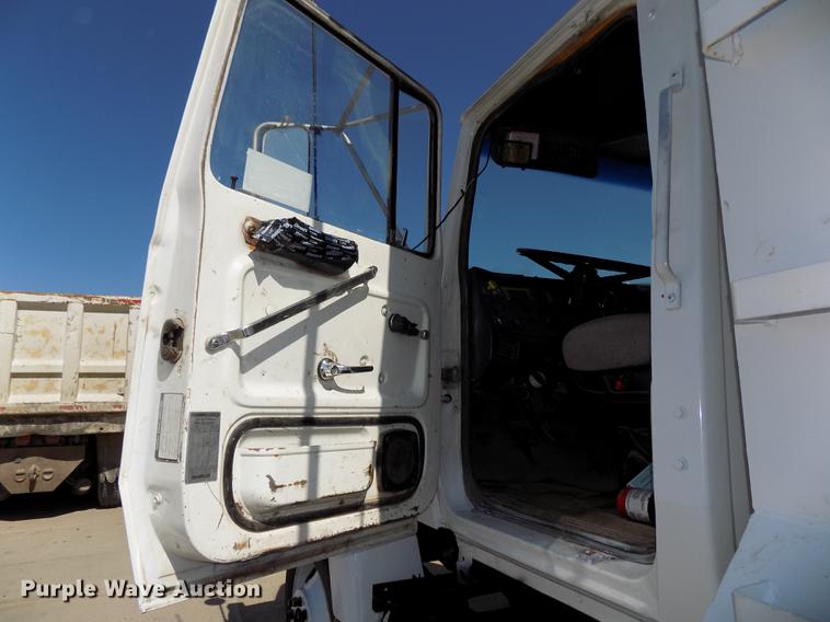 image for item DB8638 1991 Ford LT8000 dump truck