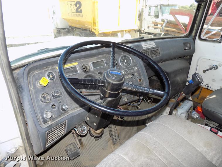 image for item DB8638 1991 Ford LT8000 dump truck