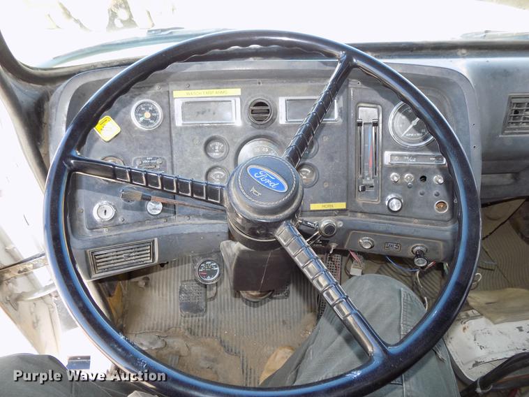 image for item DB8638 1991 Ford LT8000 dump truck