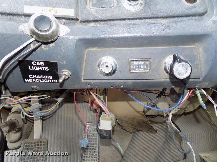 image for item DB8638 1991 Ford LT8000 dump truck