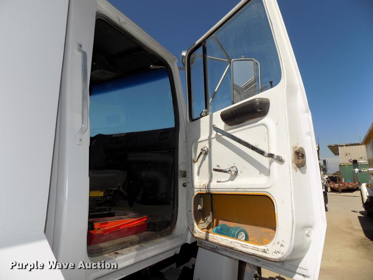 image for item DB8638 1991 Ford LT8000 dump truck