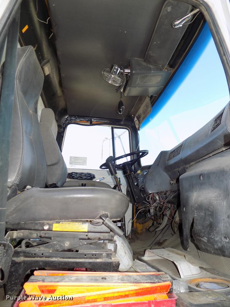 image for item DB8638 1991 Ford LT8000 dump truck