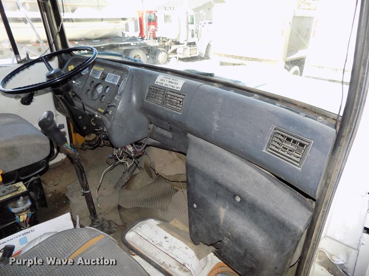 image for item DB8638 1991 Ford LT8000 dump truck