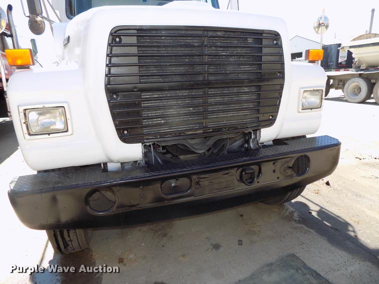 image for item DB8638 1991 Ford LT8000 dump truck
