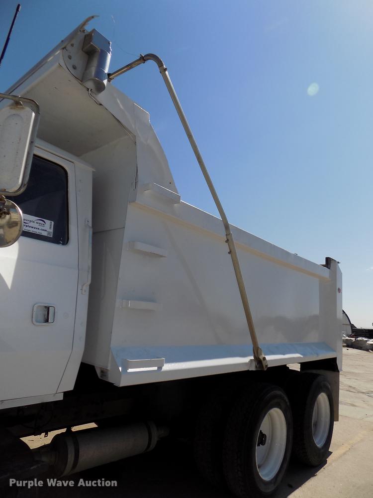 image for item DB8638 1991 Ford LT8000 dump truck