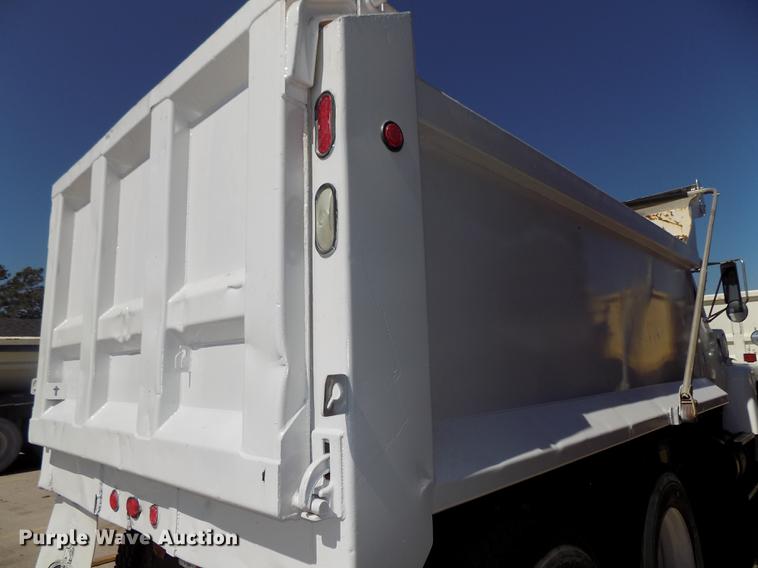 image for item DB8638 1991 Ford LT8000 dump truck