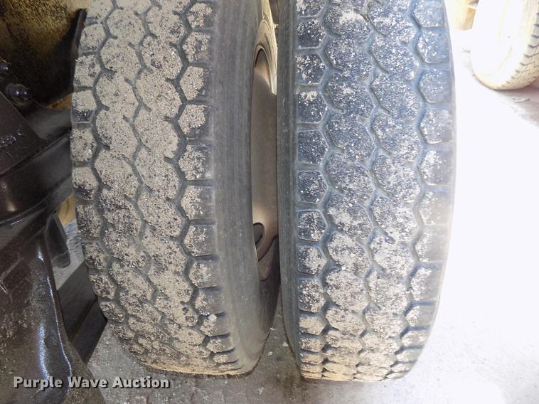 image for item DB8638 1991 Ford LT8000 dump truck