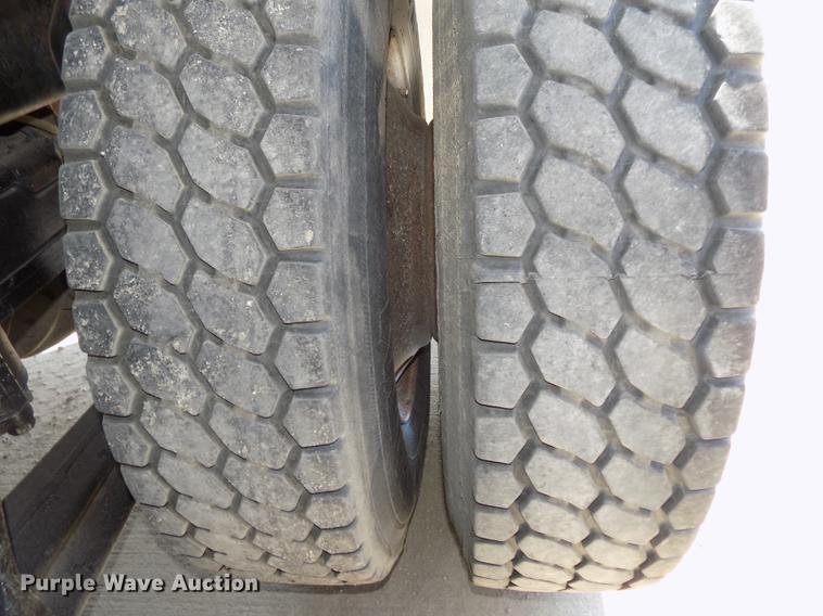 image for item DB8638 1991 Ford LT8000 dump truck