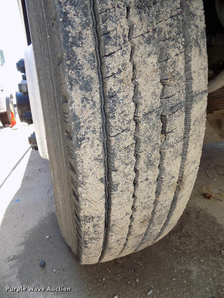 image for item DB8638 1991 Ford LT8000 dump truck