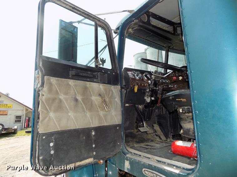 image for item DB8640 1997 Freightliner FLD 120 Classic XL dump truck